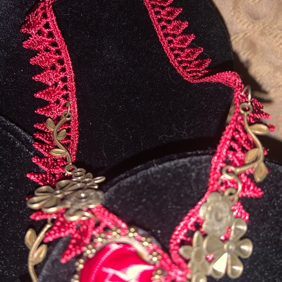 Choker - Picture 5 of 8